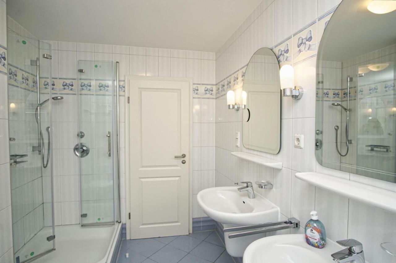 Mit Meerblick Und Balkon, Gratis Nutzung Vom Ahoi Erlebnisbad Und Sauna In Sellin - Meeresblick Fewo 38 Goehren  Exterior foto
